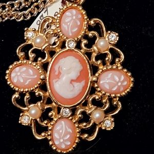 Peach Avon 5 shell Cameo Pendant